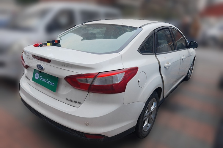 福特 福克斯 2012款 三厢 1.6L 手动风尚型车身外观6005