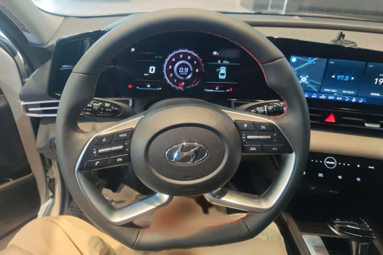 现代 伊兰特 2021款 1.5L CVT LUX尊贵版局部细节13