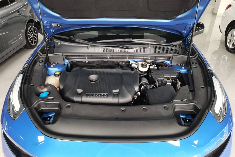 领克03 2021款 2.0TD 自动劲Plus机舱底盘24