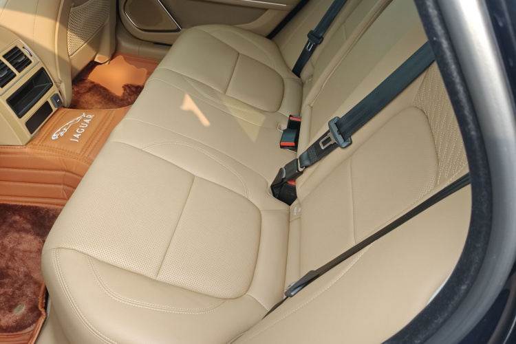 捷豹XFL 2024款 2.0T P250 两驱尊享豪华版中控内饰21