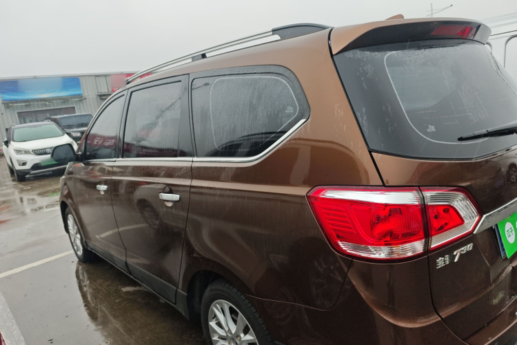 宝骏730 2014款 1.5L 手动豪华型 7座车身外观4