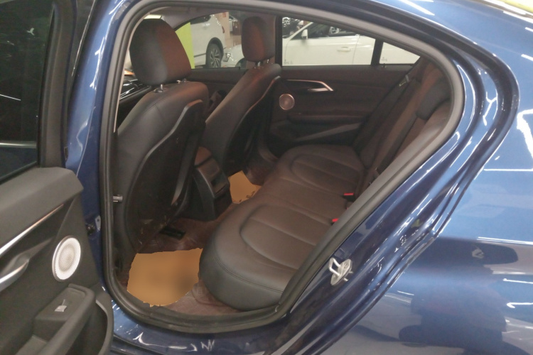 宝马1系 2021款 改款 120i M运动版中控内饰21