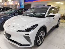 智己汽车 智己LS7 2023款 100kWh Pro四驱版