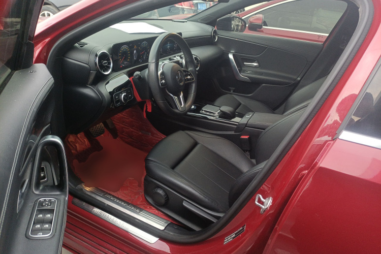 奔驰A级 2021款 A 200 L 运动轿车动感型中控内饰19