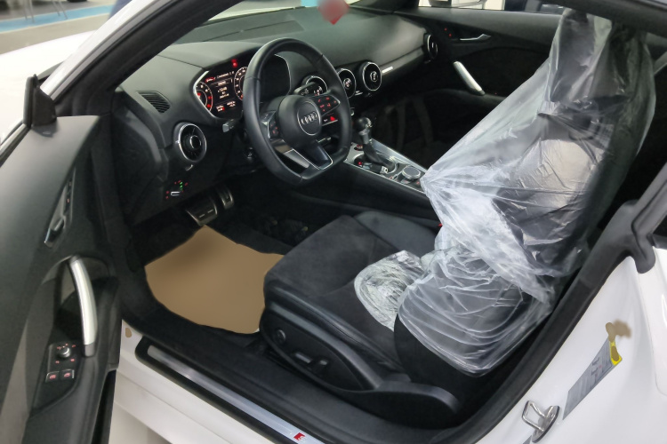 奥迪TT 2017款 TT Coupe 45 TFSI中控内饰7003