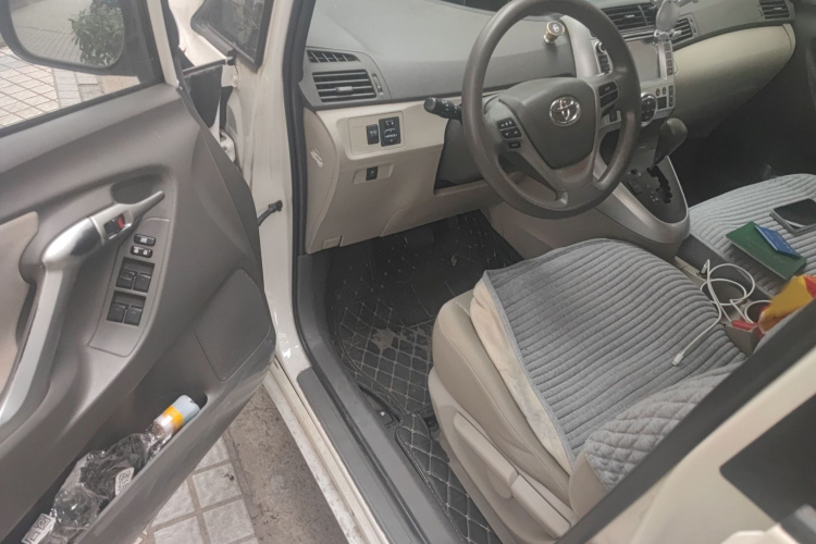 丰田 逸致 2011款 180G CVT舒适版中控内饰7003