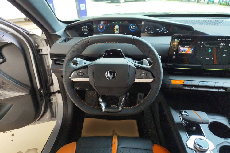 长安UNI-V 2024款 1.5T 尊贵运动型局部细节13