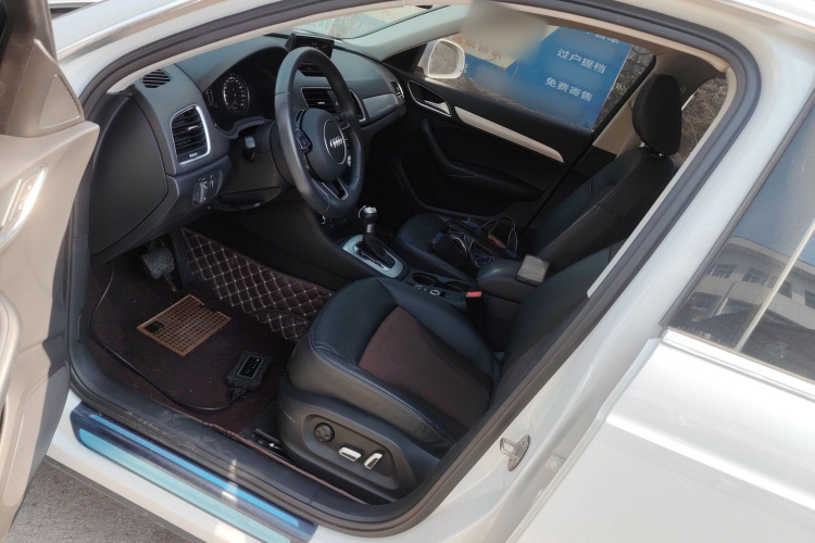 奥迪Q3 2018款 30周年年型 35 TFSI 时尚型中控内饰19