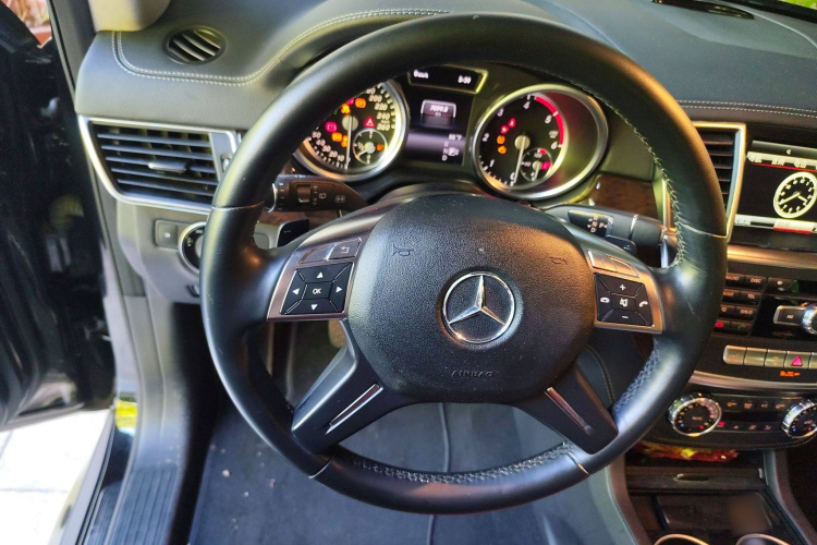 奔驰M级 2014款 ML 350 CDI 4MATIC局部细节13