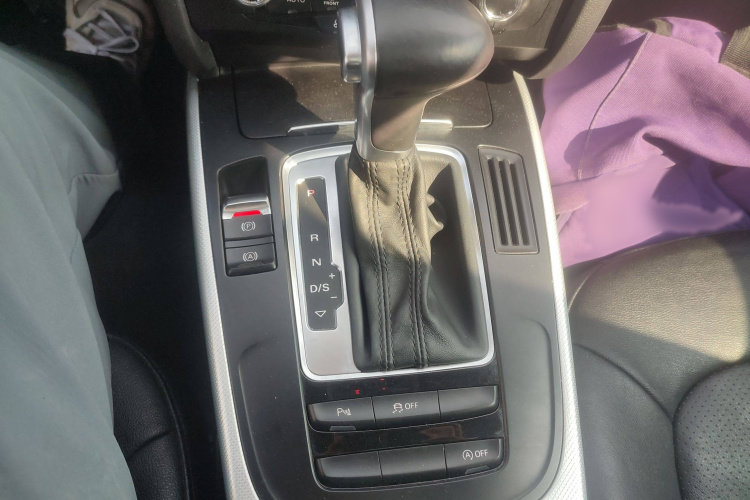 奥迪A4L 2015款 35 TFSI 自动标准型局部细节18