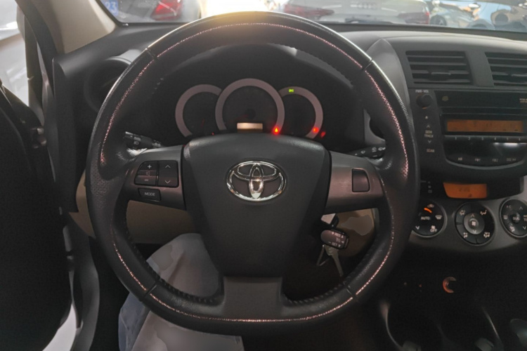 丰田 RAV4荣放 2011款 2.0L 自动豪华版中控内饰13