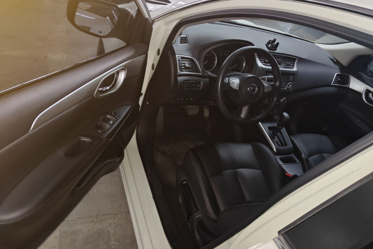 日产 轩逸 2021款 经典 1.6XL CVT豪华版中控内饰7003