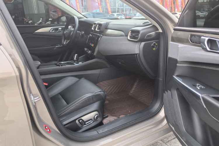 领克03 2018款 1.5TD DCT型Pro版 国V中控内饰7004