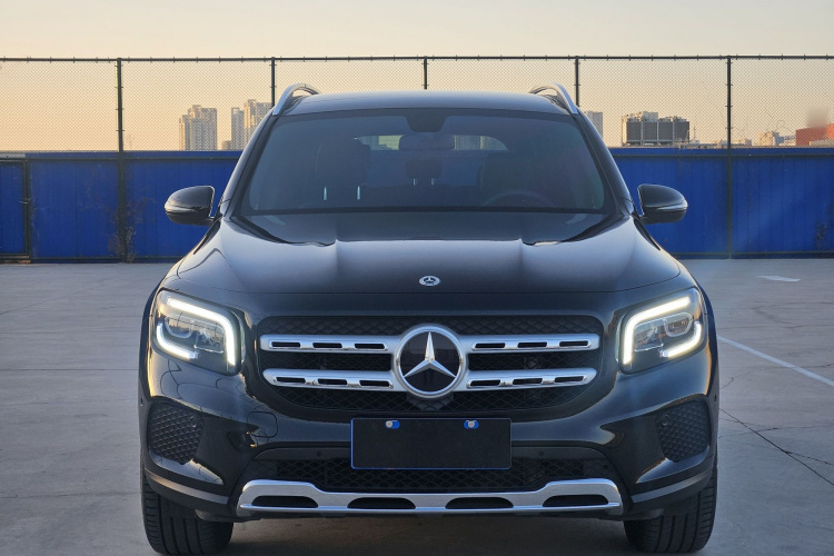 奔驰GLB 2023款 GLB 220 动感型车身外观6001