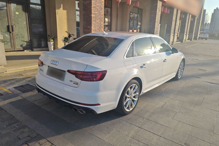 奥迪A4L 2018款 30周年年型 45 TFSI quattro 个性运动版车身外观7