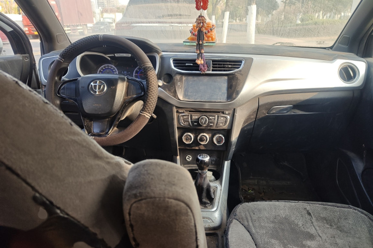 中华V3 2015款 1.5L 手动基本型中控内饰12