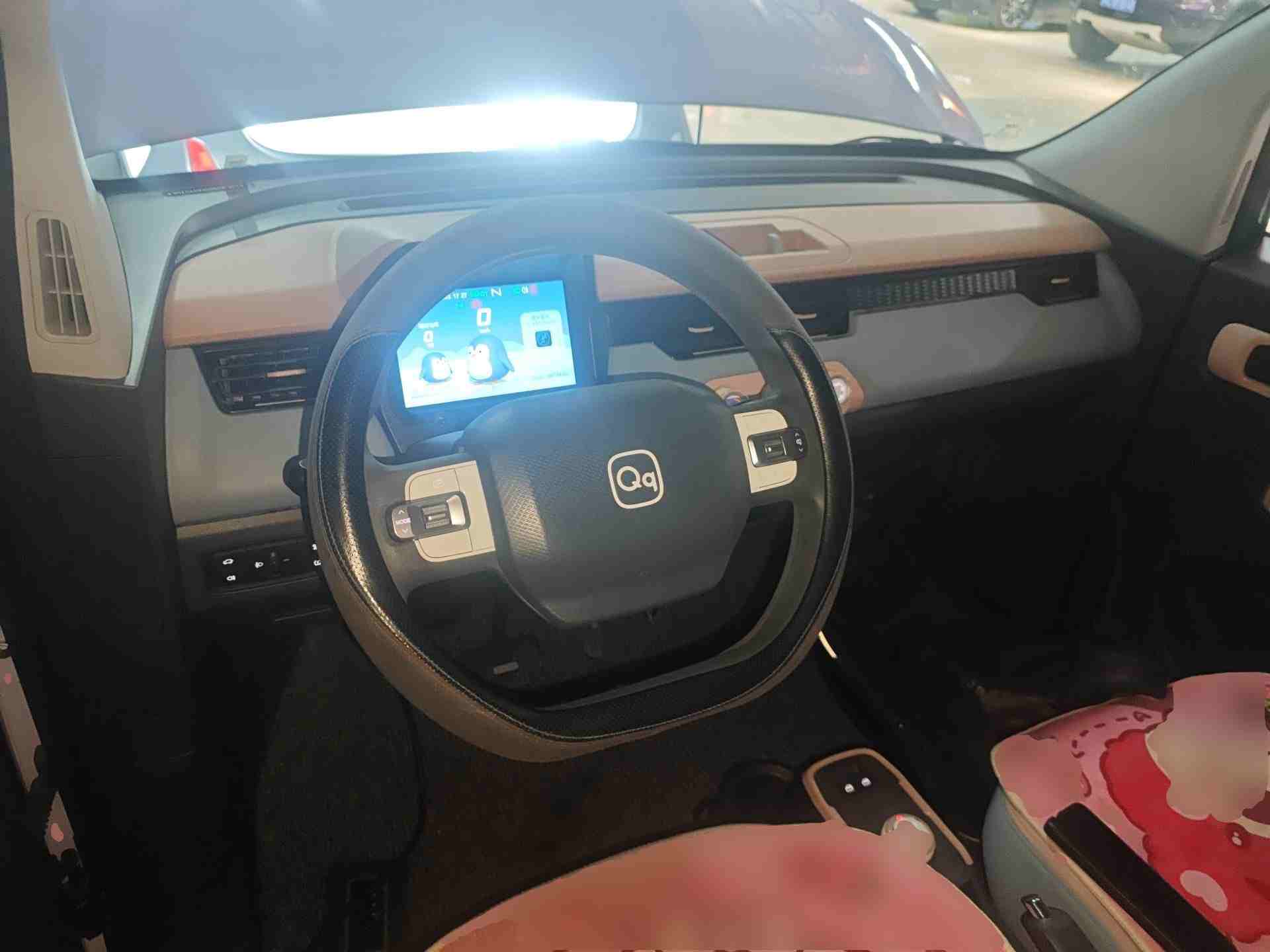 车辆中控台实拍