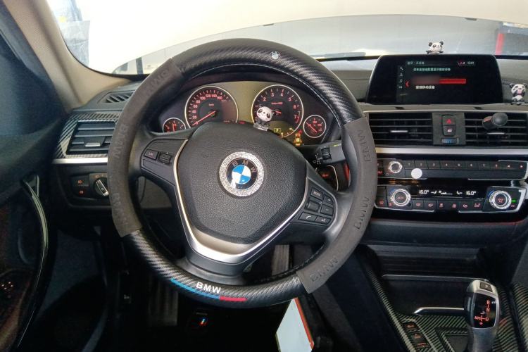 宝马3系 2018款 318i中控内饰13