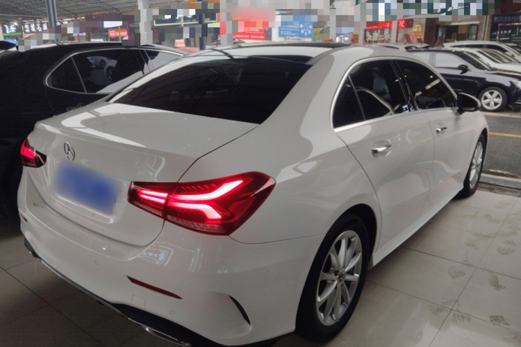 奔驰A级 2021款 A 200 L 运动轿车动感型车身外观7