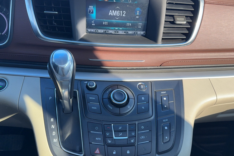 别克GL8 2018款 28T 尊贵型 国VI局部细节16