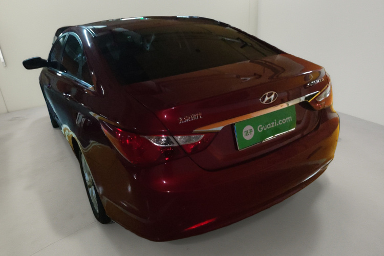 现代 索纳塔 2011款 2.0L 自动领先版车身外观5