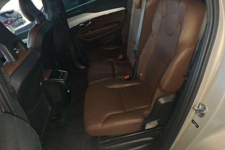 沃尔沃XC90 2018款 T6 智逸版 7座中控内饰7001