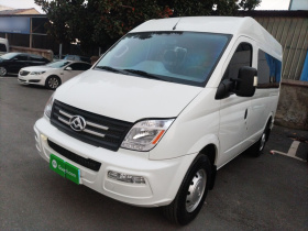 上汽大通MAXUS 新途V80 2023款 2.0T 手动经典傲运通短轴中顶5/6座