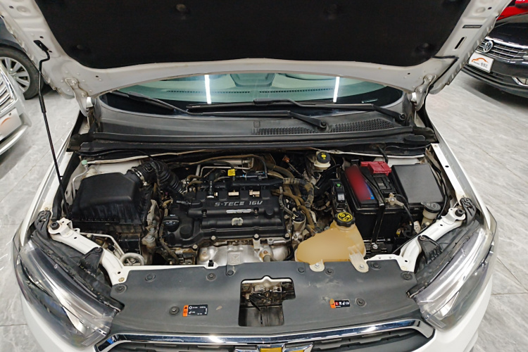 雪佛兰 爱唯欧 2014款 两厢 1.4SE AT 畅悠版机舱底盘24