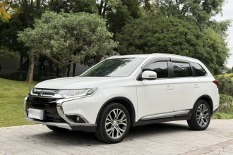 三菱 欧蓝德 2018款 2.0L 两驱荣耀版 5座