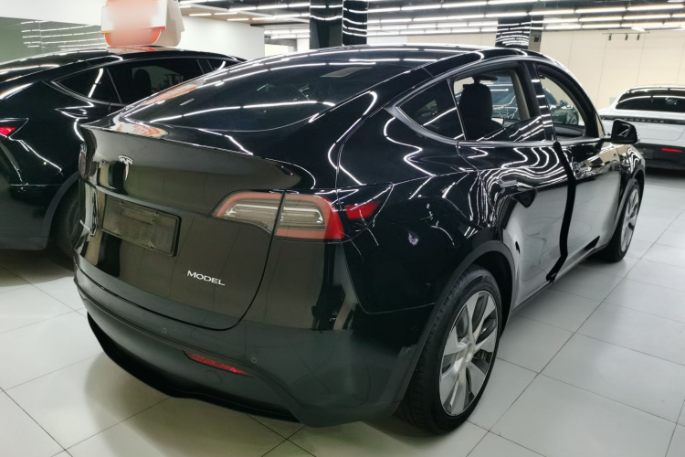 特斯拉 Model Y 2021款 标准续航后驱版车身外观7