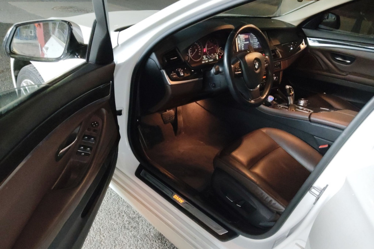 宝马5系 2014款 525Li 豪华设计套装中控内饰7003