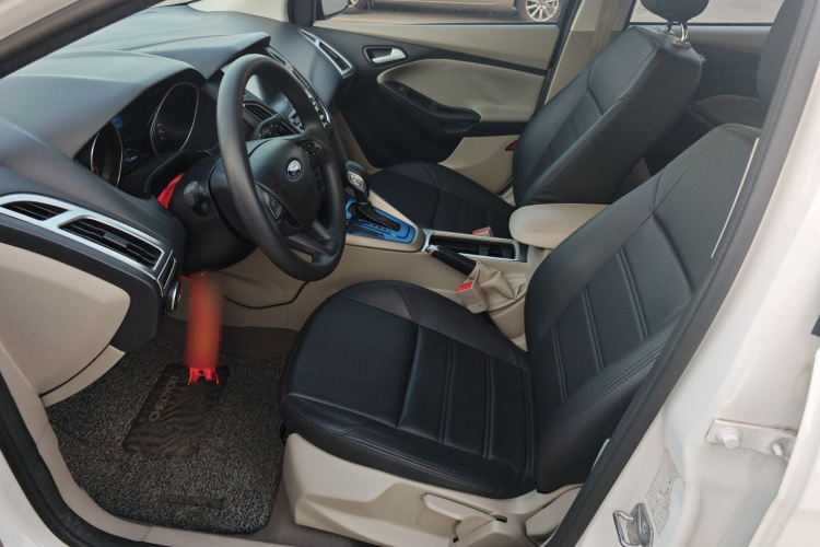 福特 福克斯 2018款 三厢经典 1.6L 自动舒适型智行版中控内饰19