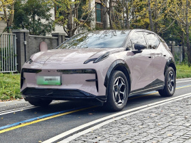 极氪X 2025款 五座后驱版