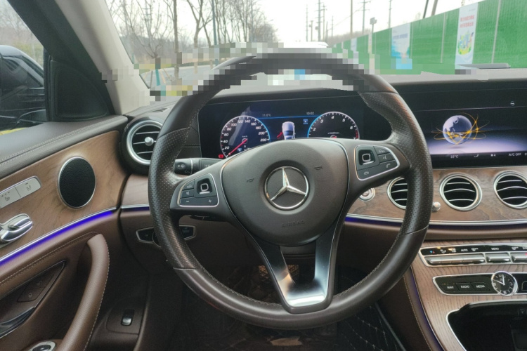 奔驰E级 2018款 改款 E 300 L 豪华型中控内饰13