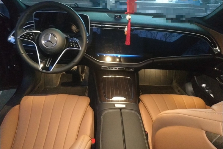 奔驰E级新能源 2024款 E 350 e L 插电式混合动力轿车中控内饰12