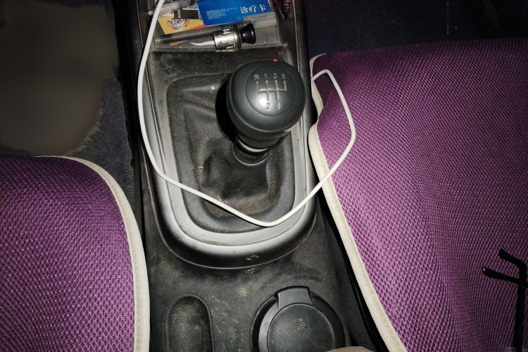 起亚 秀尔 2013款 1.6L MT GL局部细节18