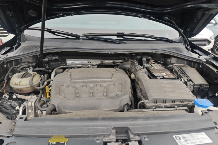 大众 途观L 2023款 改款 330TSI 自动两驱智享版机舱底盘24