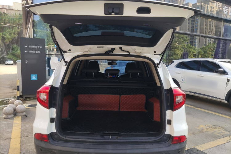 比亚迪 宋 2016款 盖世版 1.5TI 手动豪雅型局部细节23