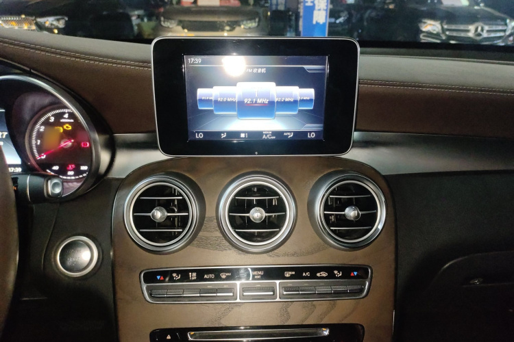 奔驰GLC 2017款 GLC 300 4MATIC 动感型局部细节16