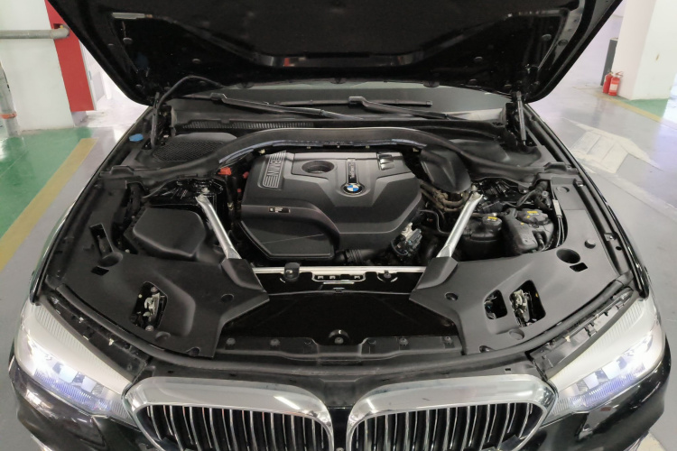 宝马5系 2020款 525Li 豪华套装机舱底盘24