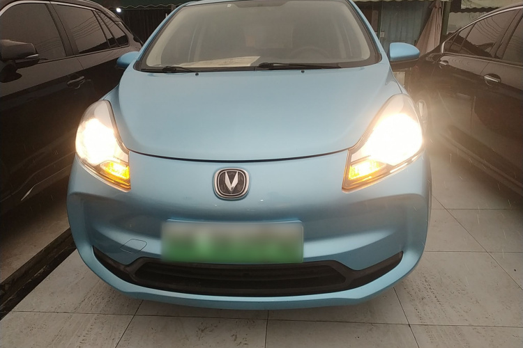 长安欧尚 奔奔E-Star 2021款 国民版 心悦版 磷酸铁锂（31.86kWh）车身外观6001