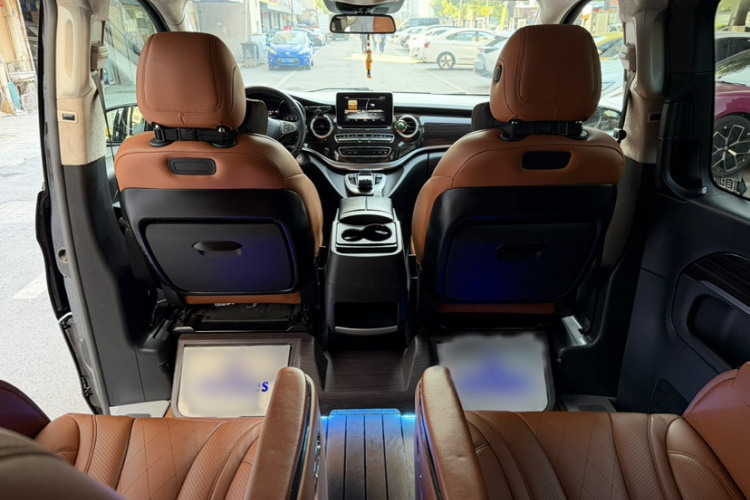 奔驰V级 2018款 V 260 领航版 国VI中控内饰7004