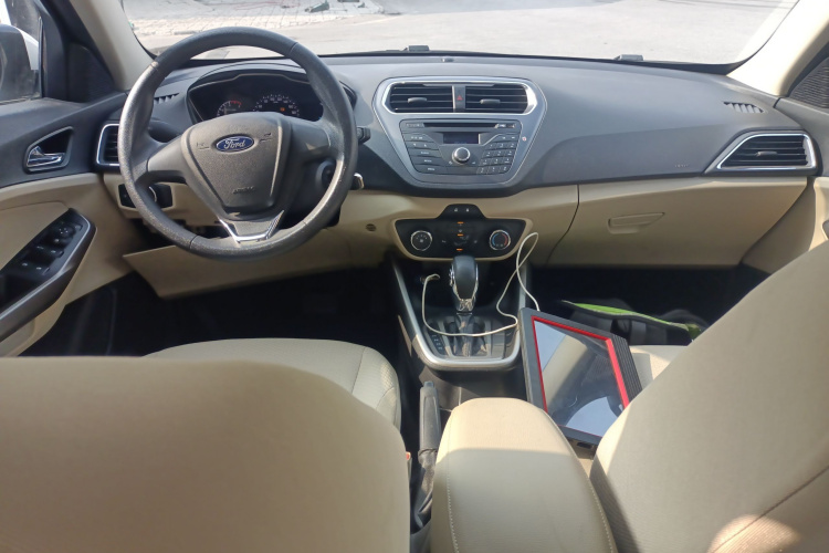 福特 福睿斯 2017款 改款 1.5L 自动舒适型中控内饰7002