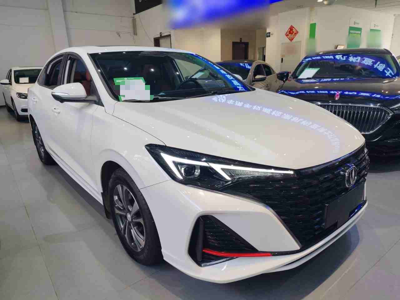 车辆右前45度视角外观展示