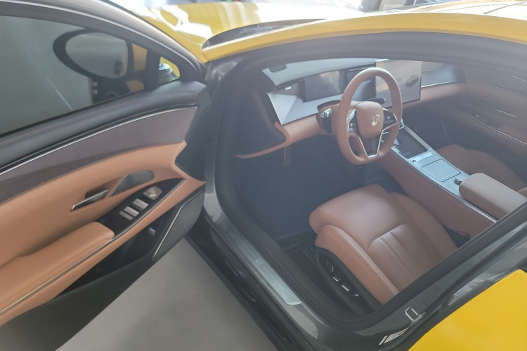 比亚迪 汉L 2025款 DM-p 四驱激光雷达旗舰型中控内饰20