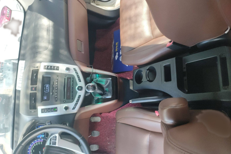 比亚迪S6 2014款 2.0L 手动豪华型 5座局部细节9002