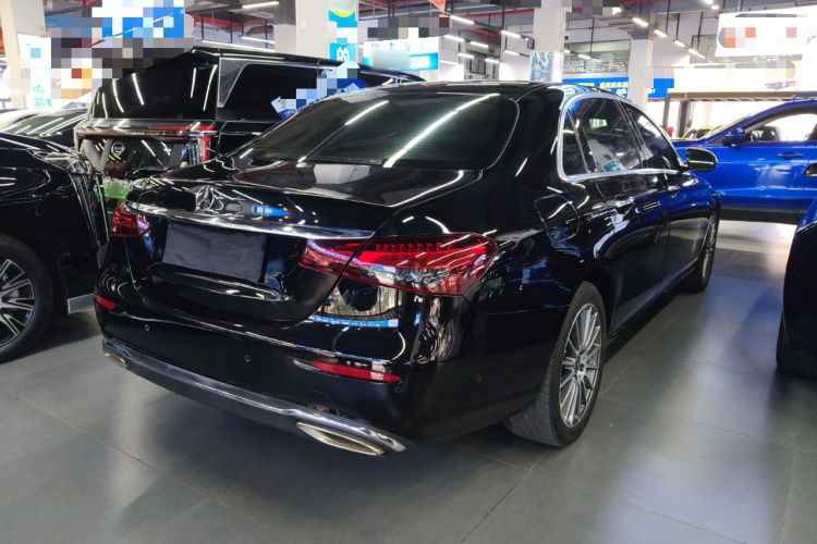奔驰E级 2023款 改款 E 260 L车身外观7