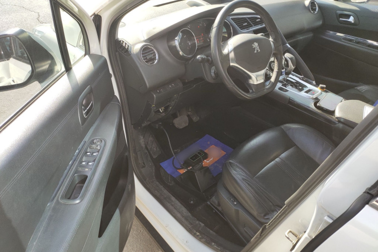 标致3008 2013款 2.0L 自动潮流版中控内饰7003