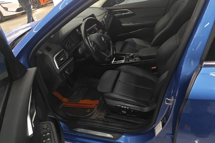 宝马1系 2017款 118i 运动型中控内饰19