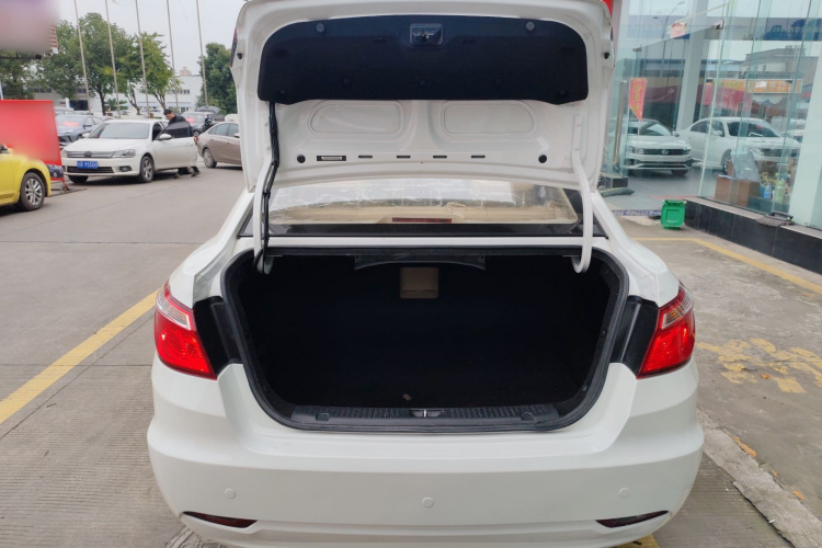 长安 逸动 2015款 1.6L 手动豪华型 国V机舱底盘23